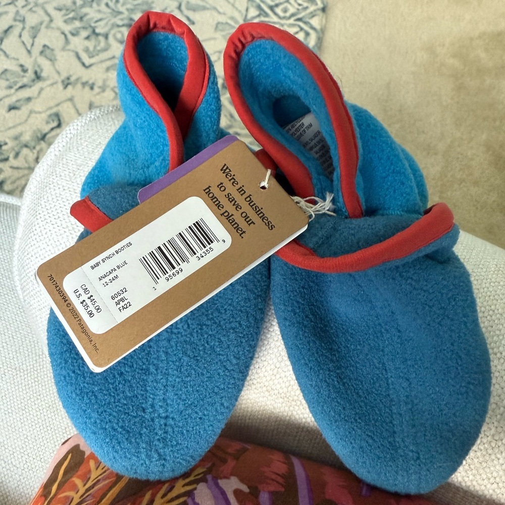 NWT Patagonia Baby Synchilla Fleece Booties Boots 12-24 Months New Blue Red